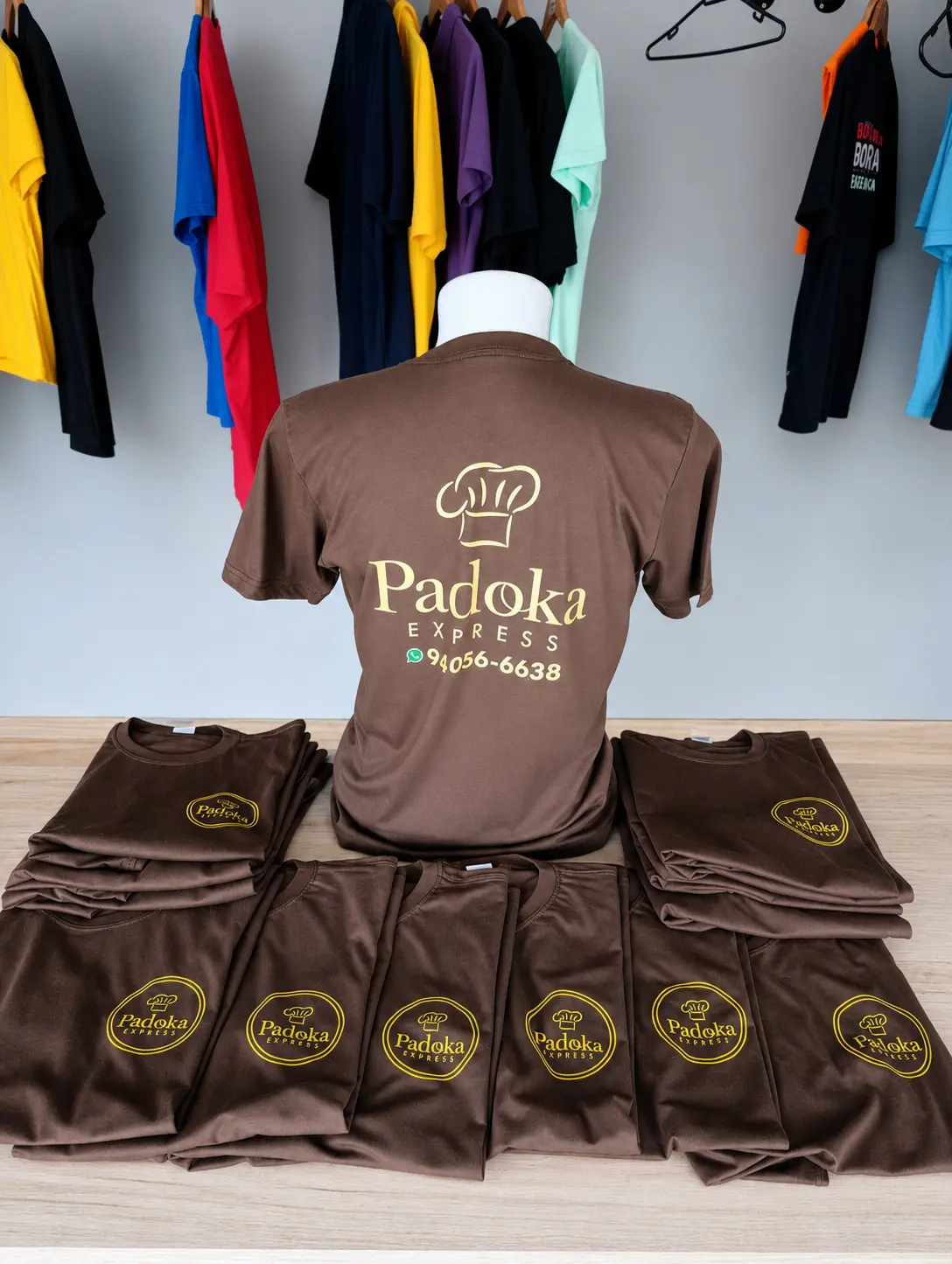 Uniformes personalizados em marrom para gastronomia