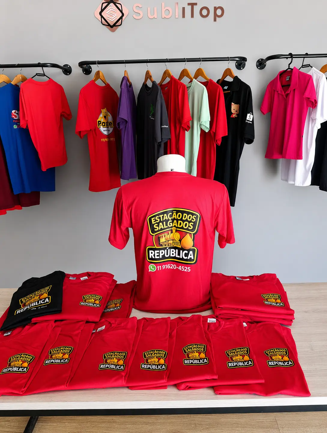 Uniformes personalizados em vermelho para gastronomia