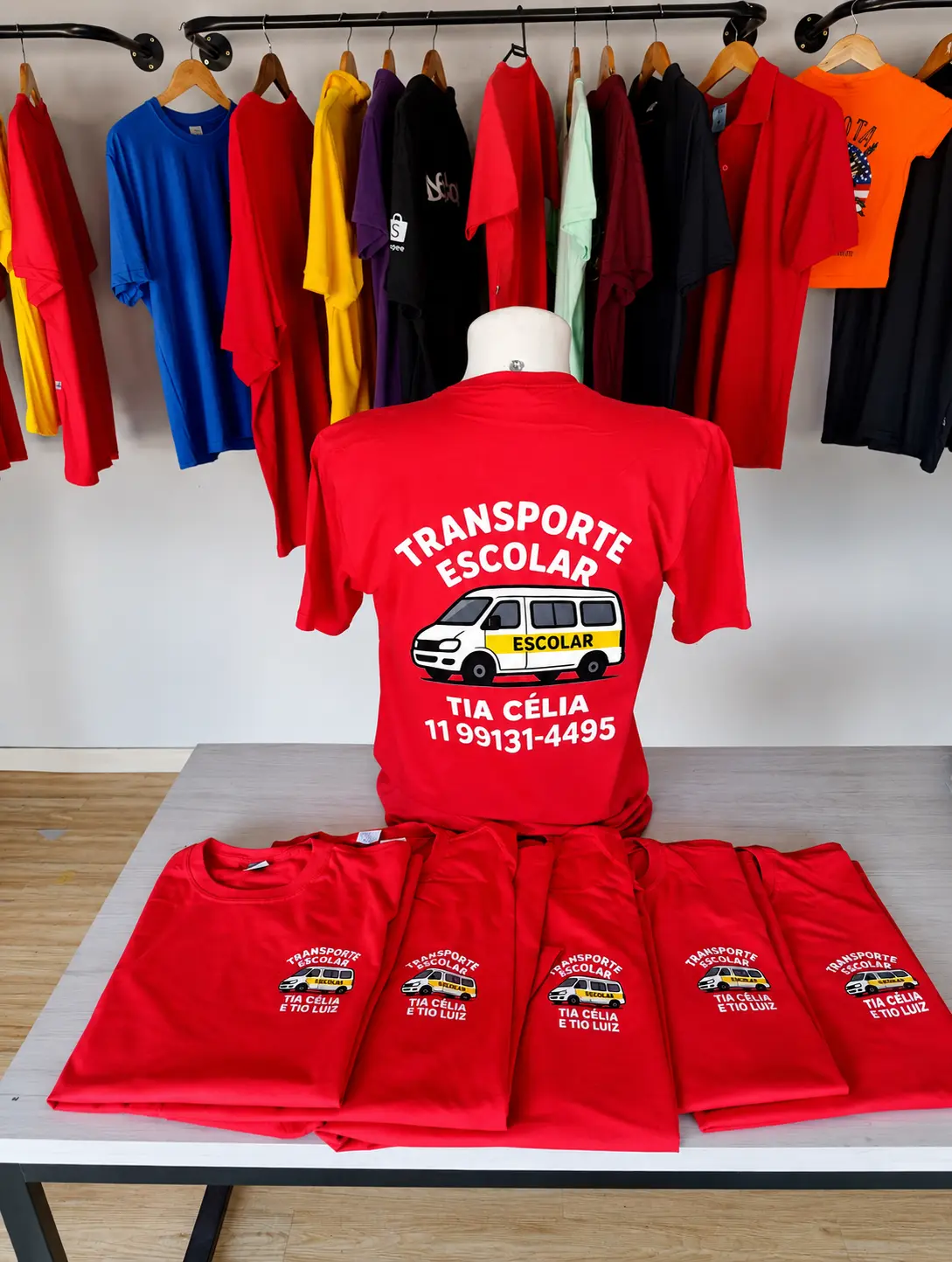 Uniformes personalizados em vermelho para transporte escolar